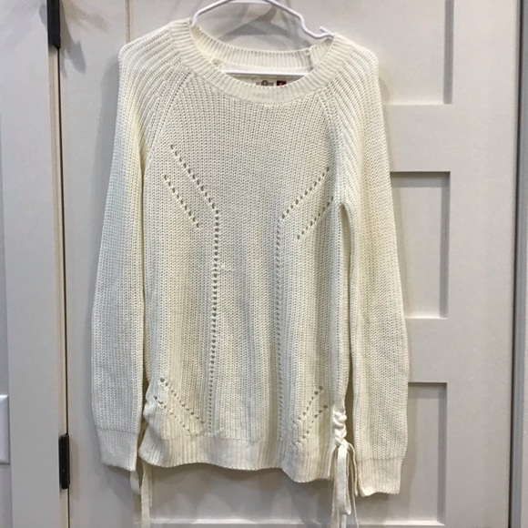 SO Sweaters - 🧥 SO Women’s Cream Sweater (Size M)